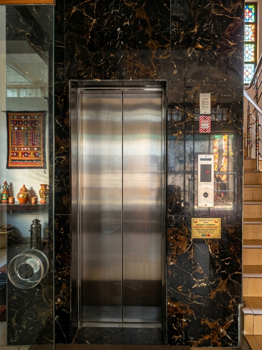 Lift / Lobby